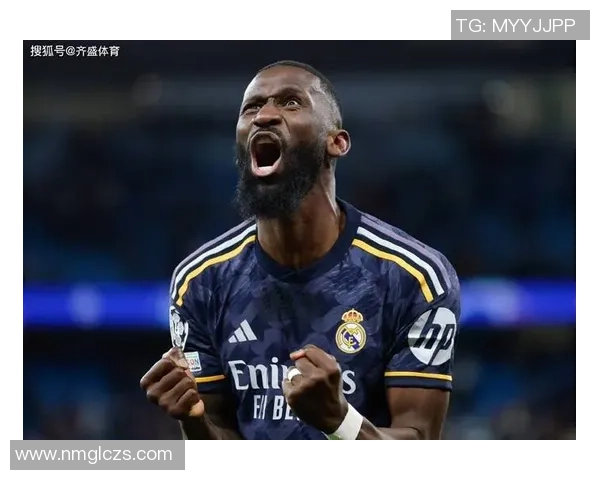 白发黑人足球明星的传奇人生与不屈精神展现了运动员的无限魅力与坚持信念 白发黑人足球明星的传奇人生与不屈精神展现了运动员的无限魅力与坚持信念