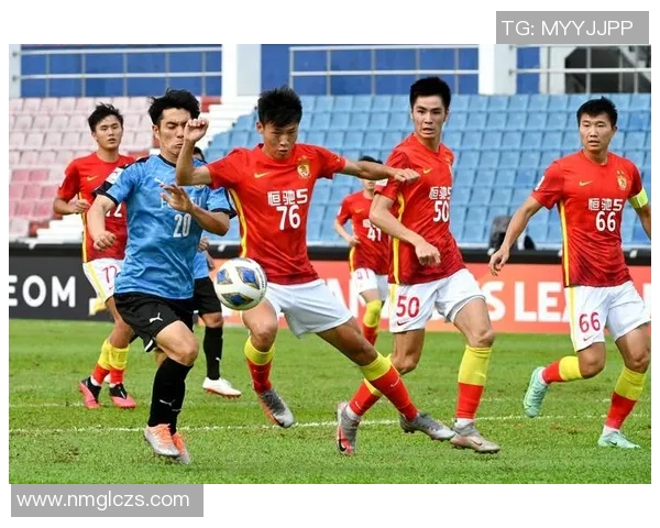 广州足球队区域防守革新之路解析与战术演变探讨